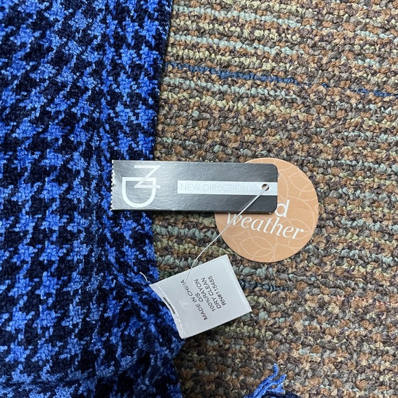NWT Scarf - Picture 2 of 2